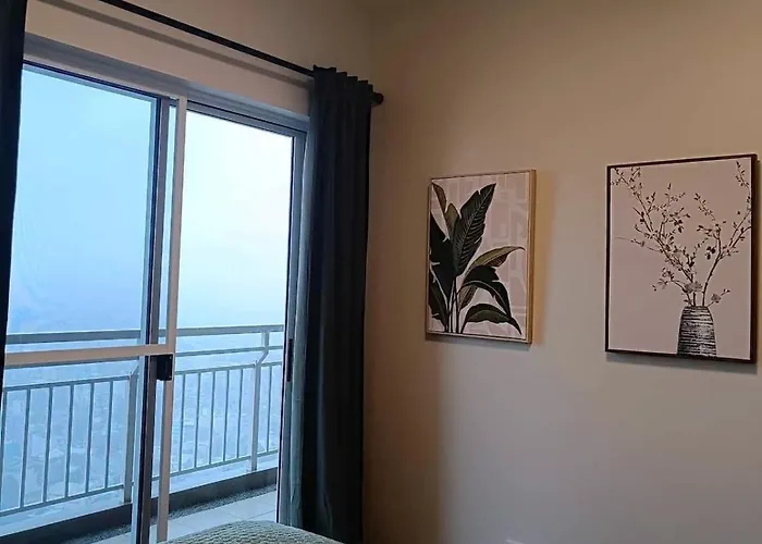 Heaven45 - 2br Spacious With View And Netflix Near Naia, Moa, Makati And 4-6pax * Manila