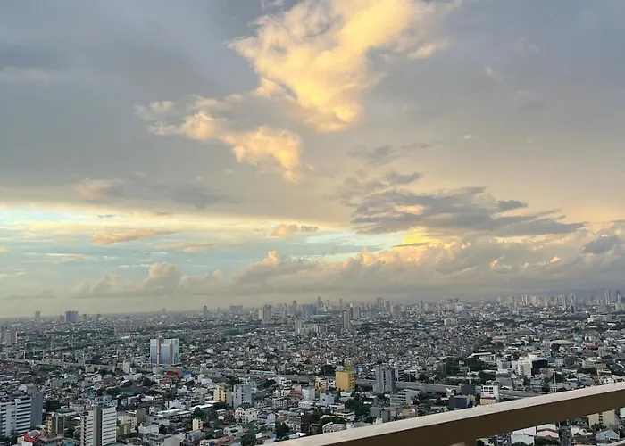 Heaven45 - 2br Spacious With View And Netflix Near Naia, Moa, Makati And 4-6pax Manila
