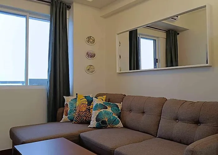 Heaven45 - 2br Spacious With View And Netflix Near Naia, Moa, Makati And 4-6pax Manila