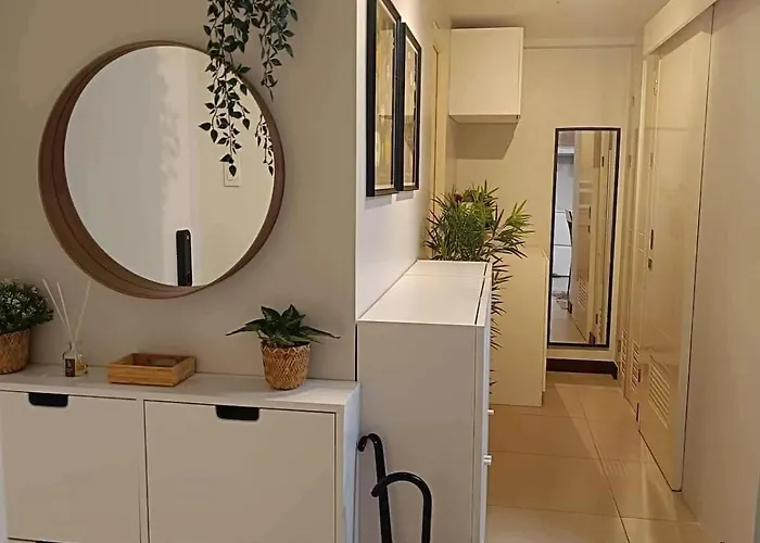 Heaven45 - 2br Spacious With View And Netflix Near Naia, Moa, Makati And 4-6pax * Manila