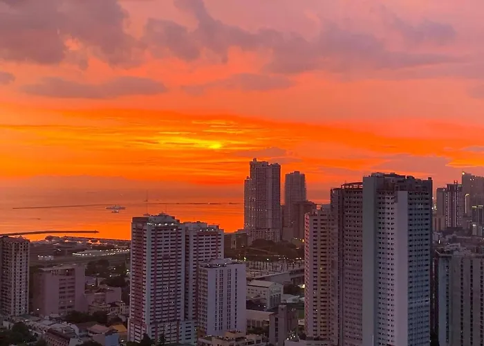 Heaven45 - 2br Spacious With View And Netflix Near Naia, Moa, Makati And 4-6pax Manila