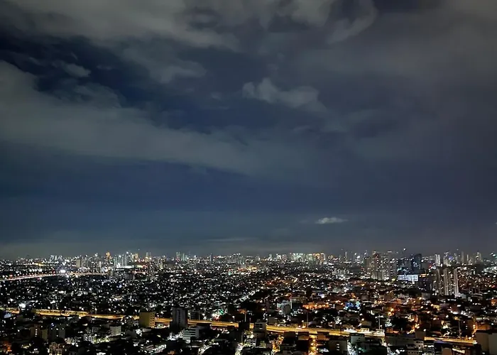 Heaven45 - 2br Spacious With View And Netflix Near Naia, Moa, Makati And 4-6pax * Manila