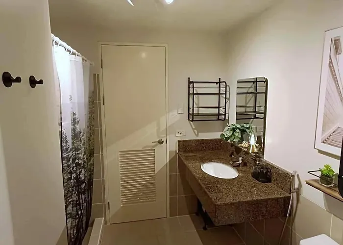 Heaven45 - 2br Spacious With View And Netflix Near Naia, Moa, Makati And 4-6pax * Manila