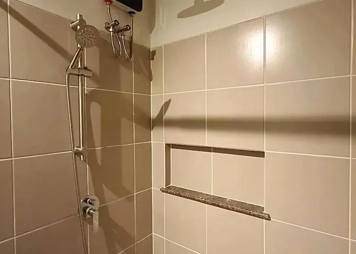 Heaven45 - 2br Spacious With View And Netflix Near Naia, Moa, Makati And 4-6pax