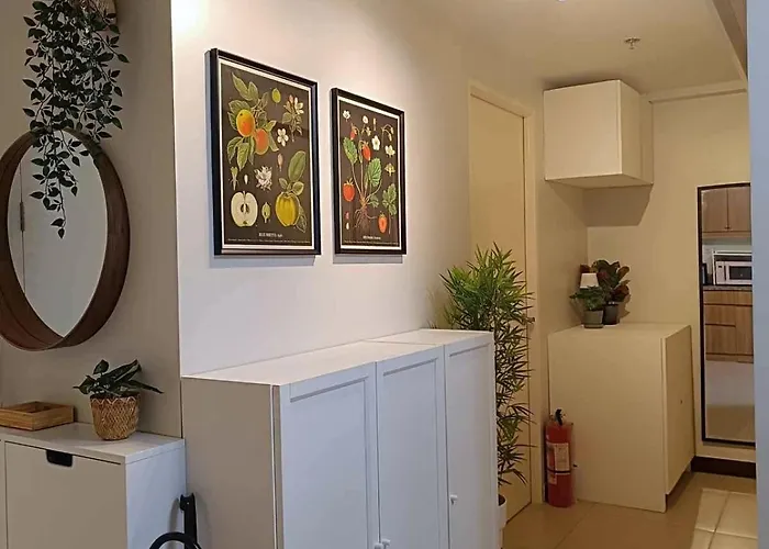 Heaven45 - 2br Spacious With View And Netflix Near Naia, Moa, Makati And 4-6pax * Manila