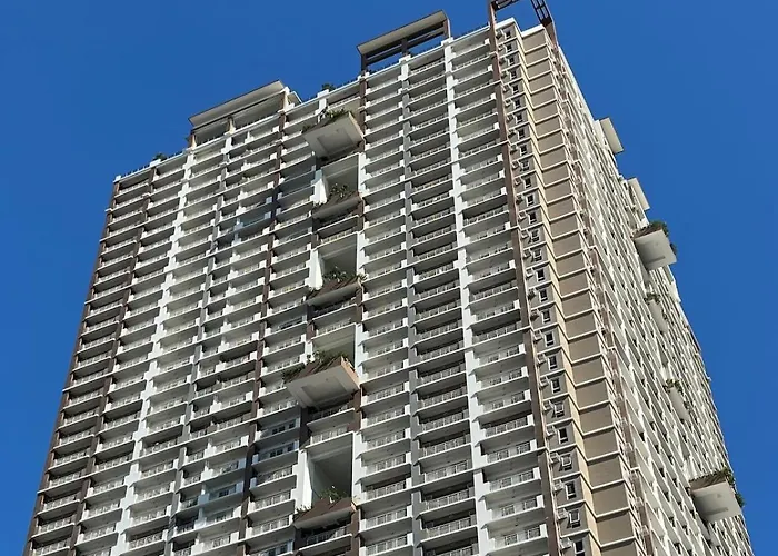Heaven45 - 2br Spacious With View And Netflix Near Naia, Moa, Makati And 4-6pax
